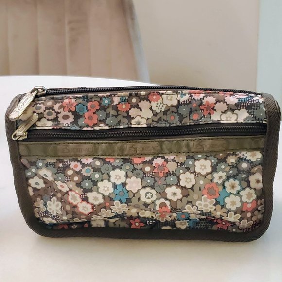 Lesportsac Handbags - 🌸LeSportsac Floral Cosmetics Bag 🌸